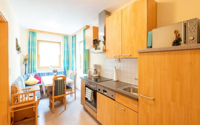 Wooden Apartment in Hainzenberg near Ski Bus