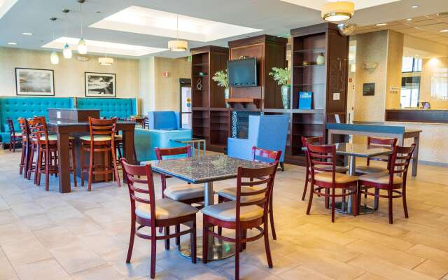 Comfort Inn & Suites Plainville-Foxboro