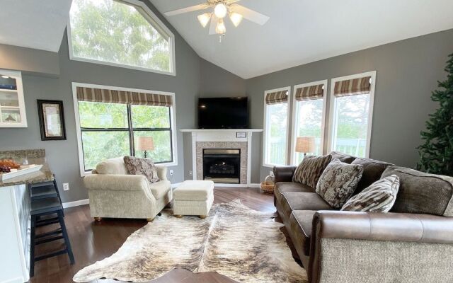 Amazing Sunsets 3 Bedroom Home by RedAwning