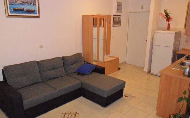 Apartment Blaga - with parking; A1 Rogoznica, Riviera Sibenik