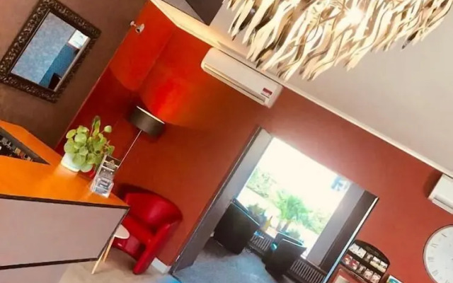 Brit Hotel Nevers 3*