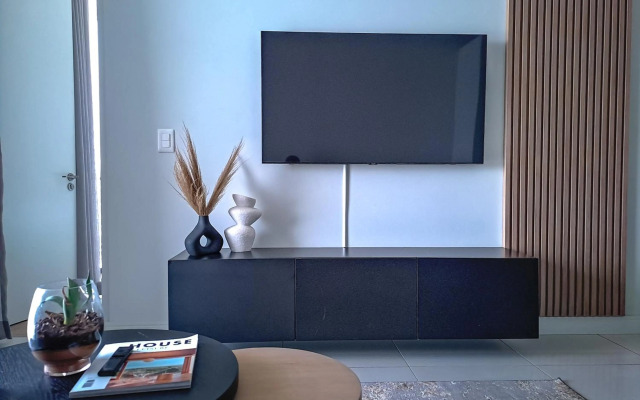 Ellipse Waterfall Executive Apartment - 612