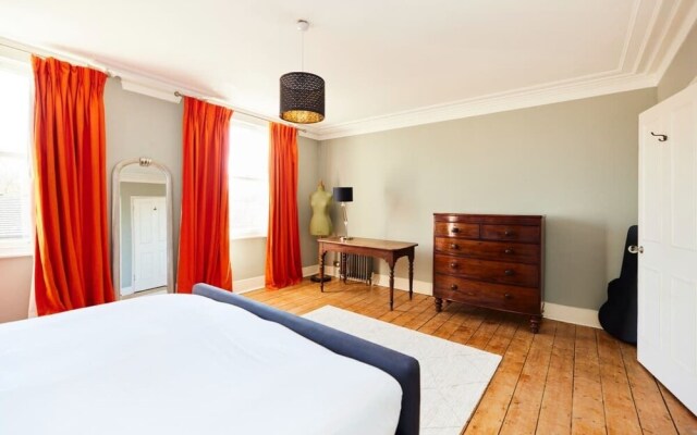 The Walterton Sanctuary - Bright 3bdr Flat