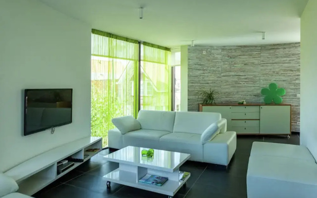 Modern Holiday Home Near Bruges and the North Sea