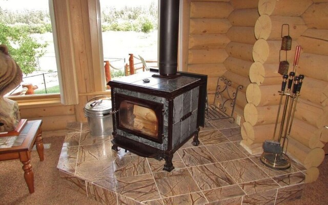 080 - Moonshadows Log Cabin