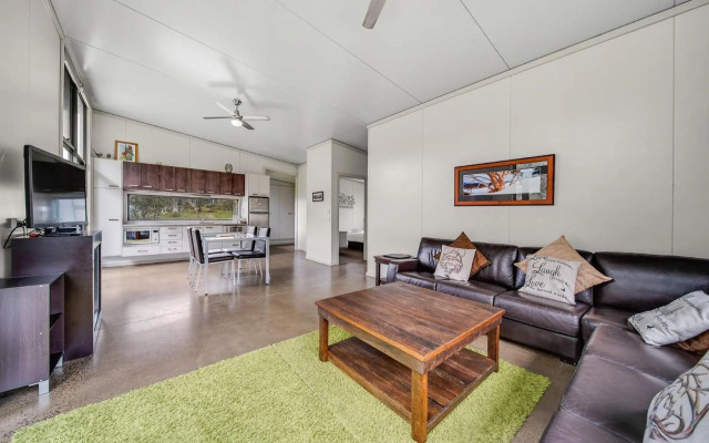 Ecocrackenback 2 'Sustainable, luxurious chalet close to the slopes.'