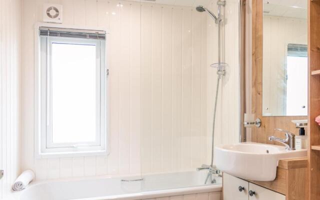 Lavender Lodge with Hot Tub