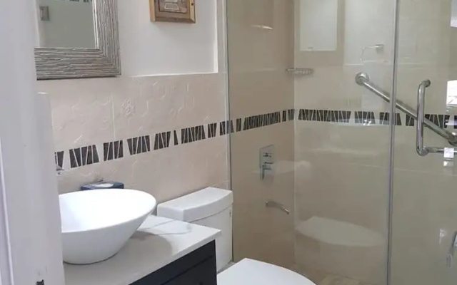 New Kingston Apt at Kensington Court