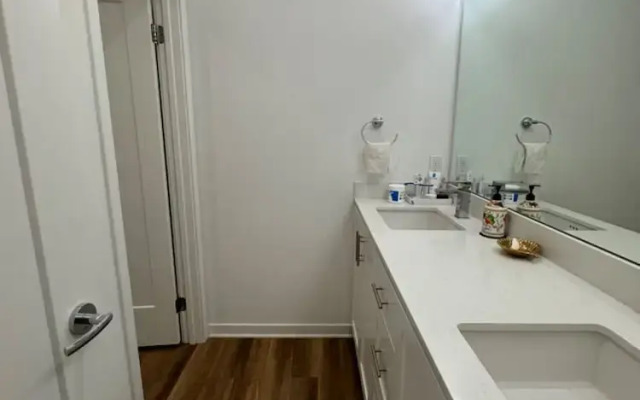 Private Room With Shared Bathroom
