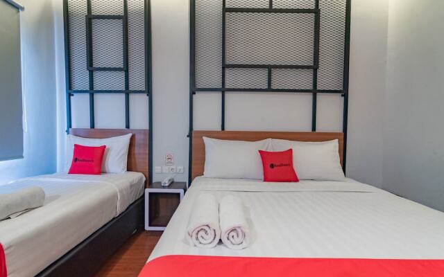 RedDoorz Plus @ Doorman Guest House