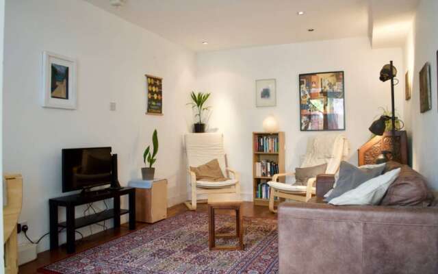 Stylish 1 Bedroom Edinburgh Mews House