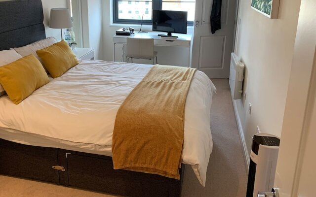 Continental Apartments at Wallis Square with Parking, WiFi & Netflix