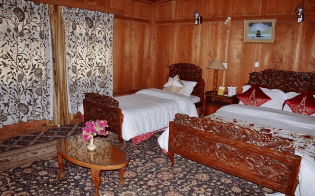 Wangnoo Houseboats
