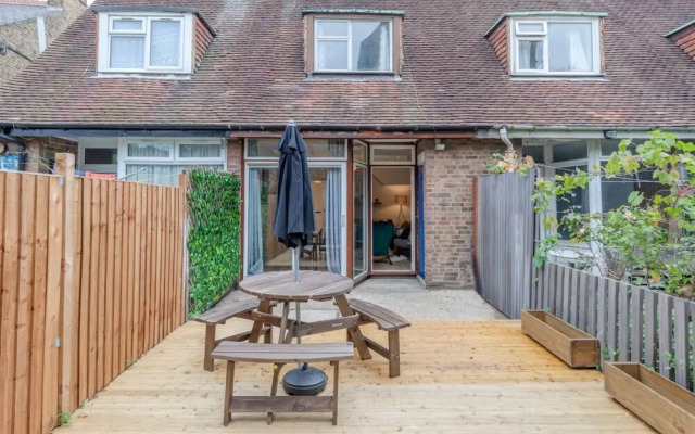 Central 3 Bedroom House With Garden