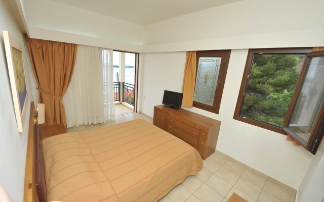 PHEIA, Vriniotis Resorts