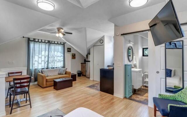 Comfy studio - stylish yet budget friendly!