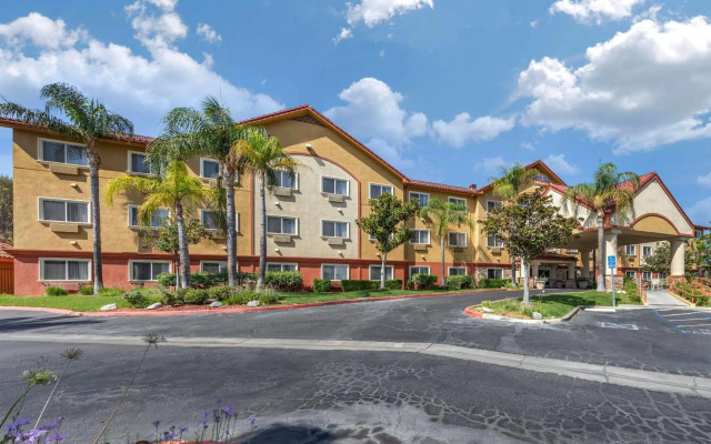 Comfort Suites Near Six Flags Magic Mountain