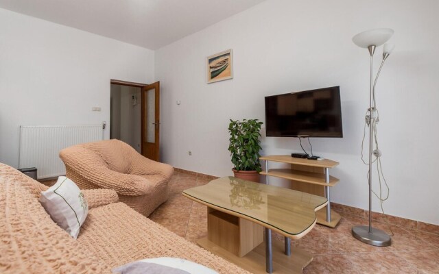 Stunning Apartment in Lopar With Wifi and 2 Bedrooms