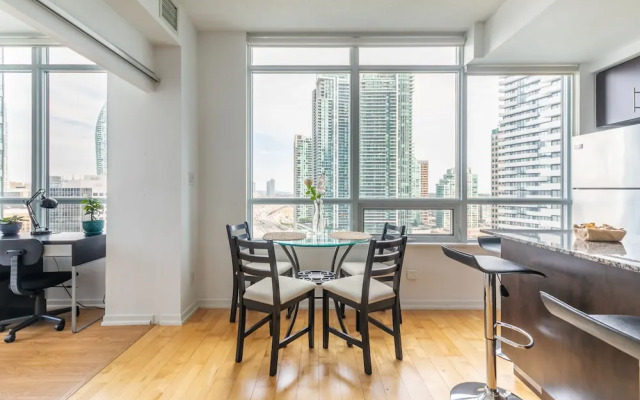 GLOBALSTAY. Maple Leaf Square