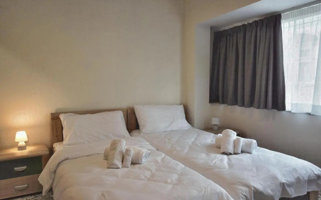 2 bedroom, central and spacious with sea view