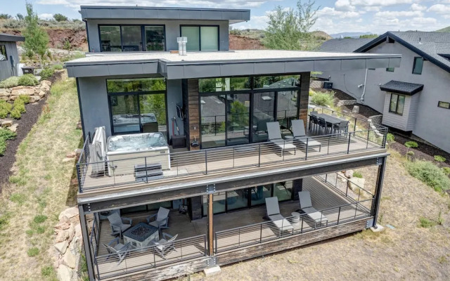 Nine Peaks 4 Bedroom Home