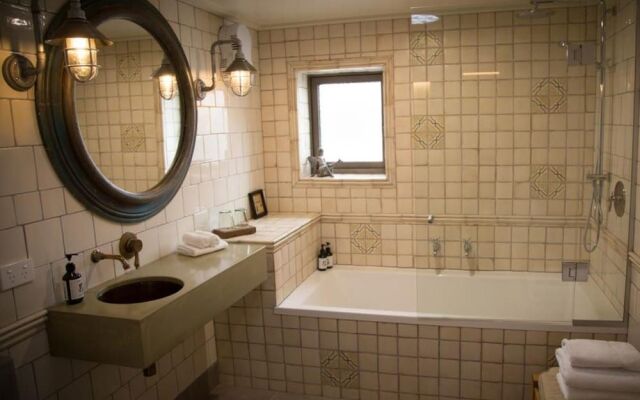 The Headwaters Eco Lodge