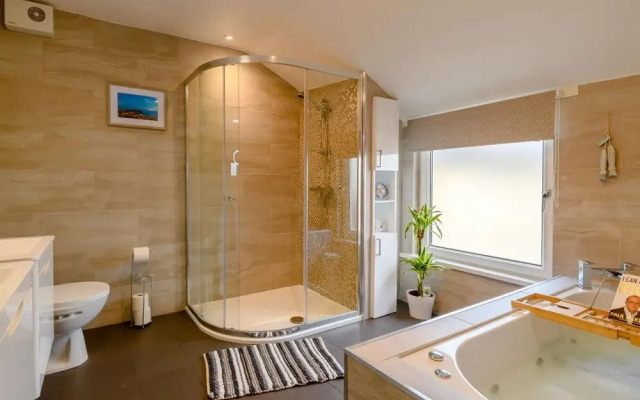 Nirvana Apartment Sunniest Spot in Scarborough
