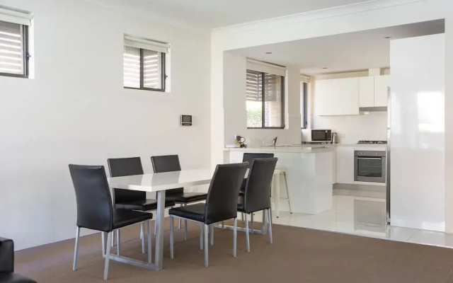 Spacious Two-bedroom Apartment Near Hospital