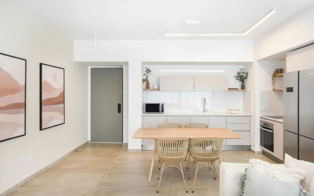 Incredible 2BR in Geula by HolyGuest