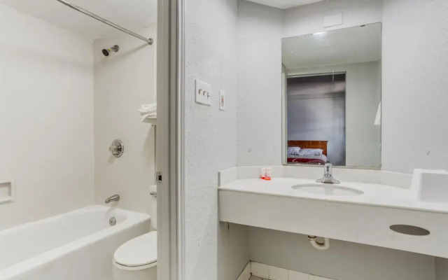Hemp Hotel a Travelodge by Wyndham Oklahoma City South