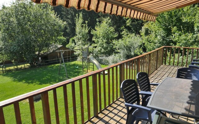 Cosy Chalet With Large Garden and Playground, Located at the Edge of the Forest