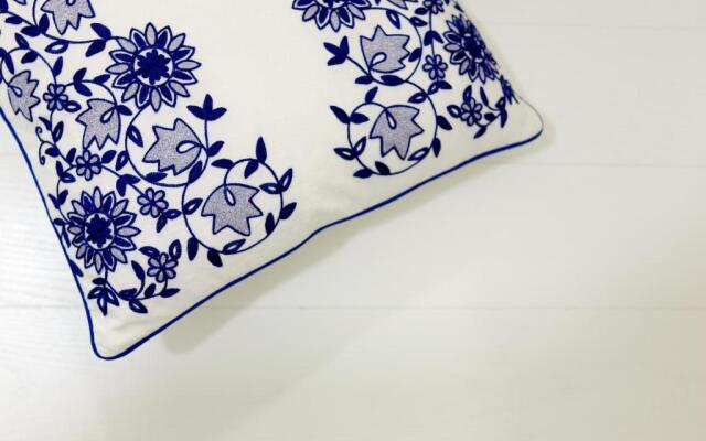 White Stylish Apartment 3