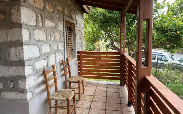 Sea-View Stone House Neo Chorio