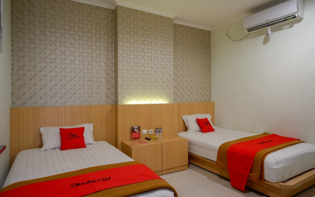 Family Budget Hotels F77 by Reddoorz