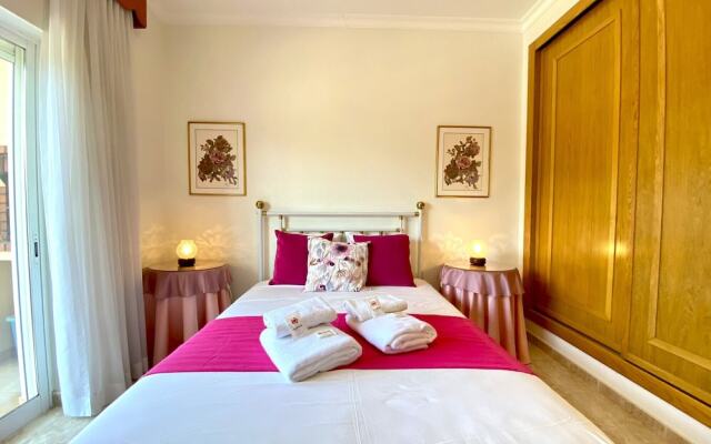 Vilamoura Typical 2 With Pool by Homing