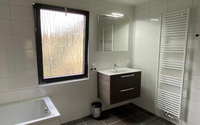 Restyled House With two Bathrooms, Breda at 10 km
