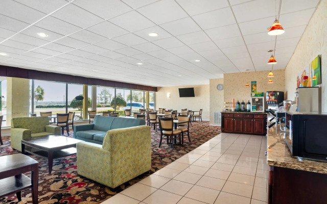 Quality Inn & Suites near Lake Eufaula
