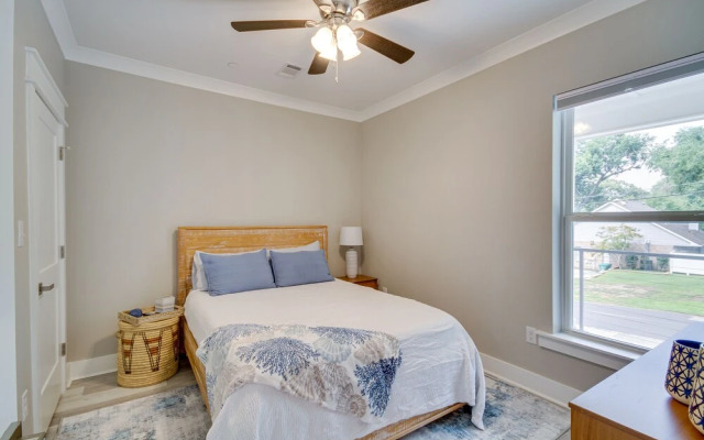 Diamondhead Retreat w/ Deck, Pool & Golf!