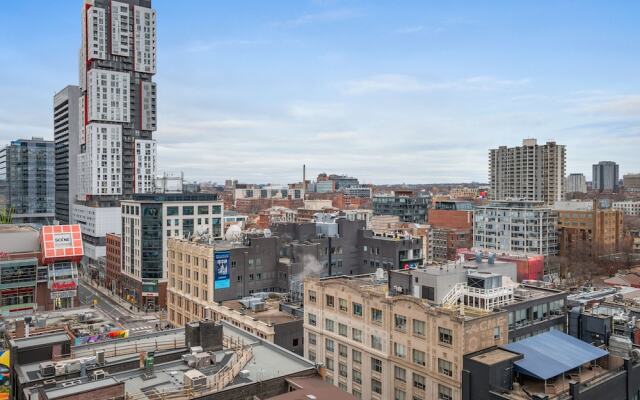 Stallion Suites - Entertainment District