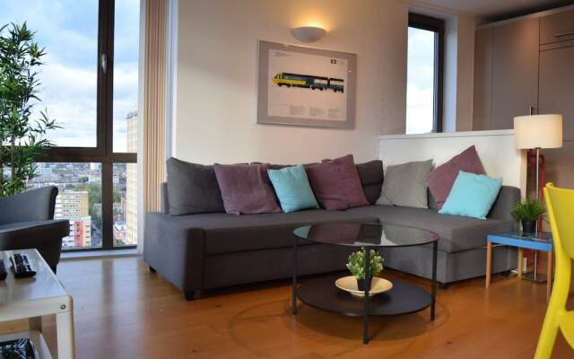 City Views 1 Bedroom Apartment in Shadwell