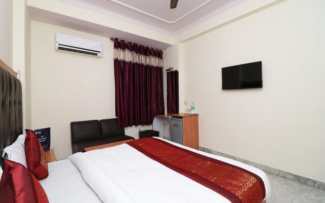 OYO 12419 Hotel Silver Shine