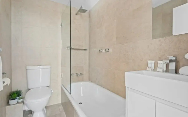 Prime Location 2-bed Apartment With Parking