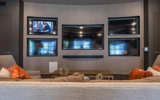 FRONTDESK 111 W Main St Apts Downtown Louisville