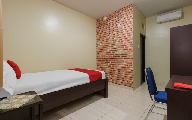 RedDoorz Plus near Pantai Malalayang Manado – Guest Rooms – Manado