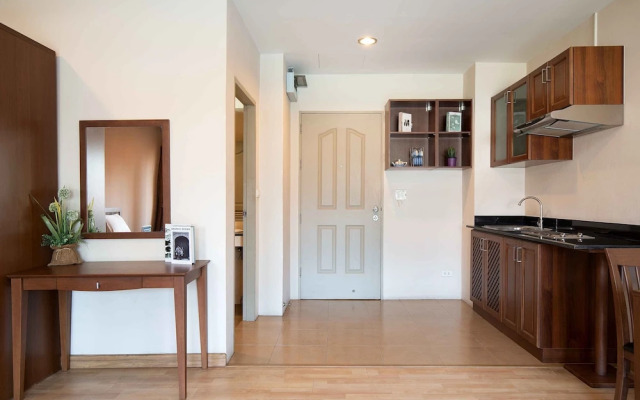 181 Ekkamai Apartment