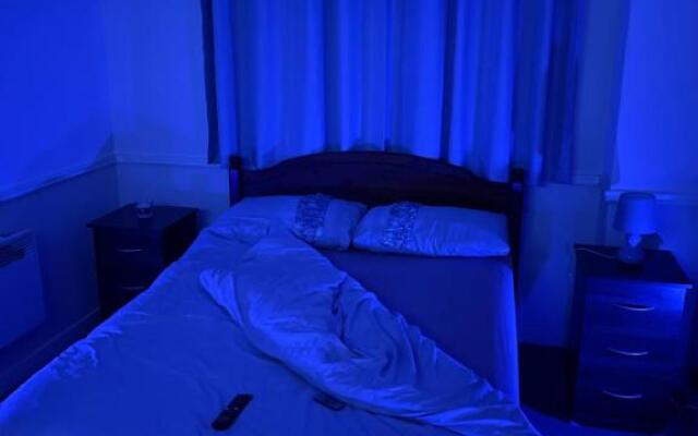 Lovely 1 bedroom flat with free parking and WiFi