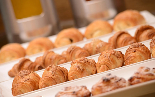 Raouche Arjaan by Rotana Hotel