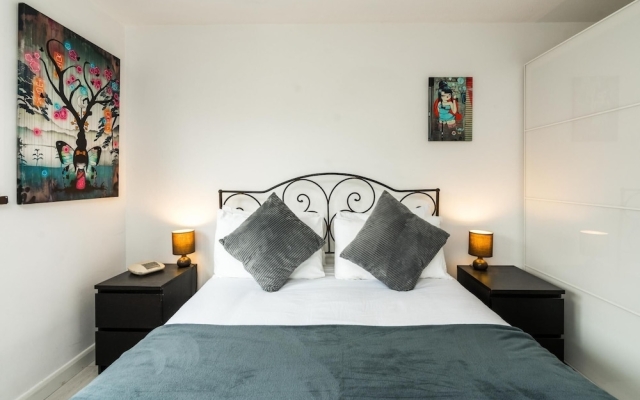 Luxury Islington Apartment with Balcony