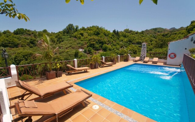 Casa Rural con Piscina Compartida Fontanales II
