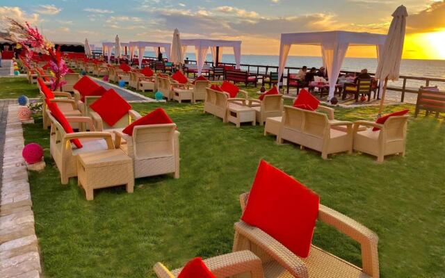 Apartment for you completely , Al-Ajami Al-Bitash, beach view